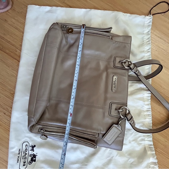 Coach champagne Gallery Leather Zipper Tote Shoulder Bag No. E1260-F19456 - Picture 3 of 9